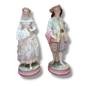 Pareja de figuras en porcelana fina napolitana o vienesa s. XIX–XX